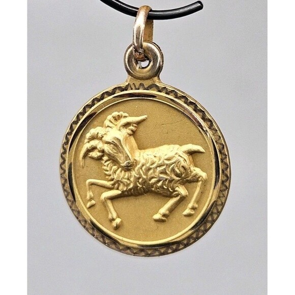 10K Yellow Gold Zodiac Ram Aries Aztec Mayan Calendar Pendant Charm 2.24G 18mm - Picture 1 of 4